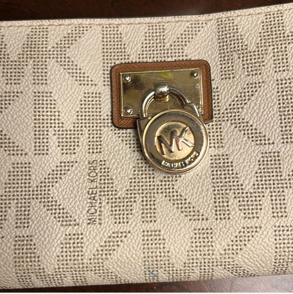 Michael Kors Beige Wallet - Picture 2 of 16